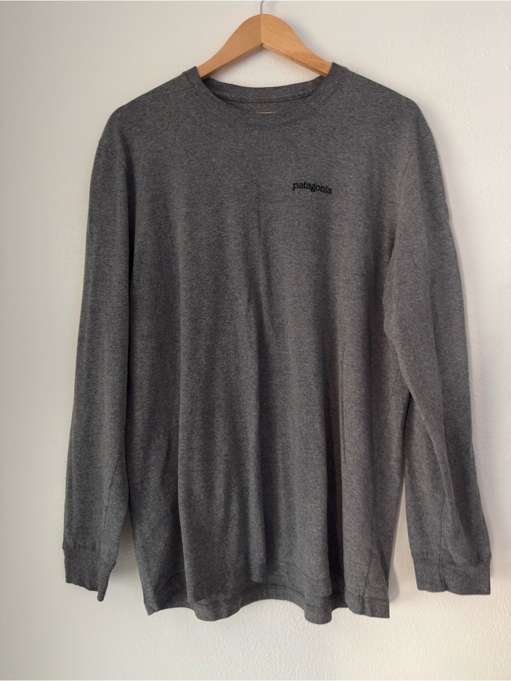 Patagonia Gray Men's Crewneck Long-Sleeve Sweater